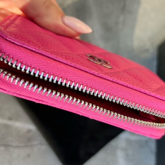 CHANEL Enamel CC Logo Quilted Coin Wallet Card Holder - Picture 9 of 13